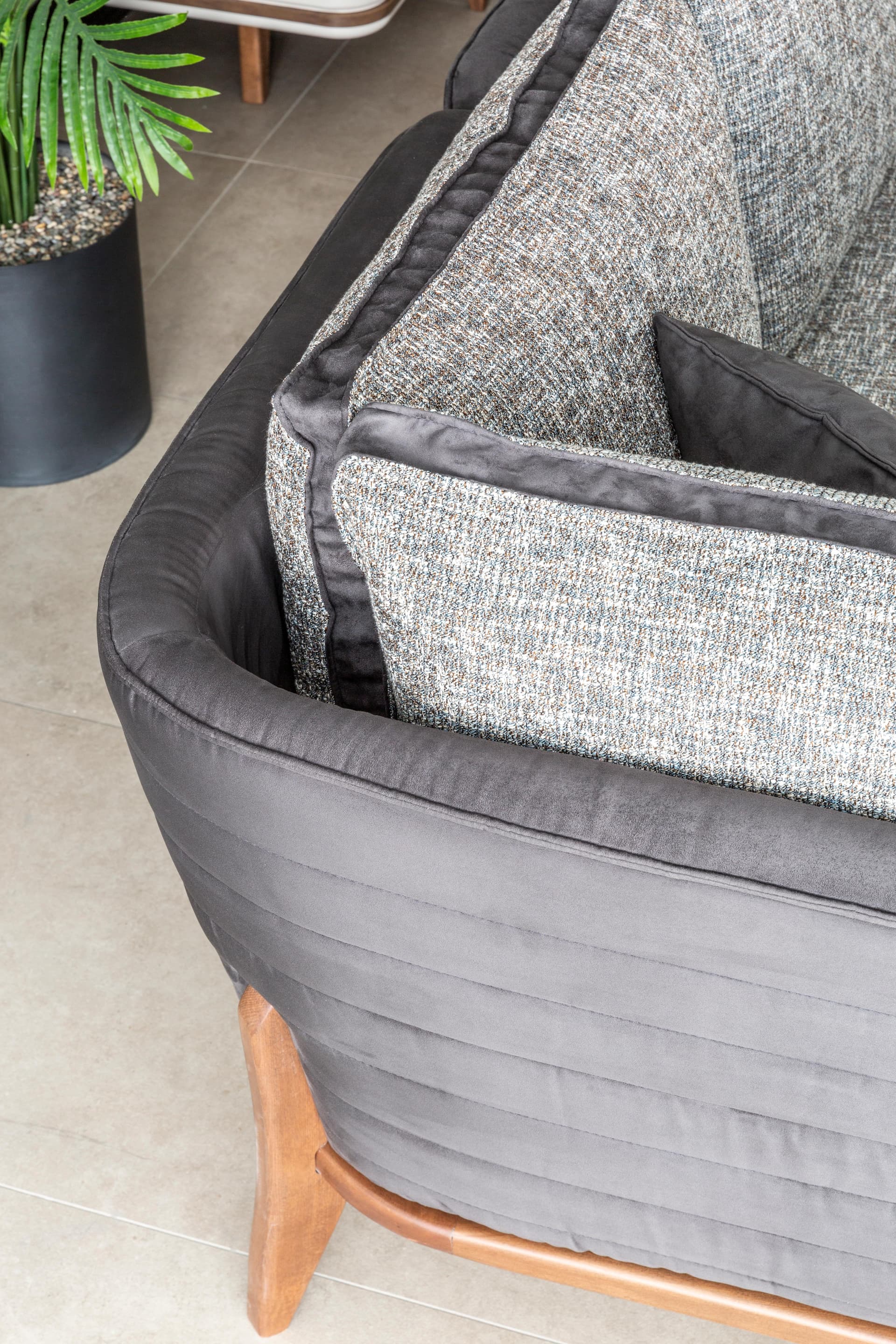 BENTLEY 3 Seater LUIS 16 SIS 180000 V3 (3-местный диван) 