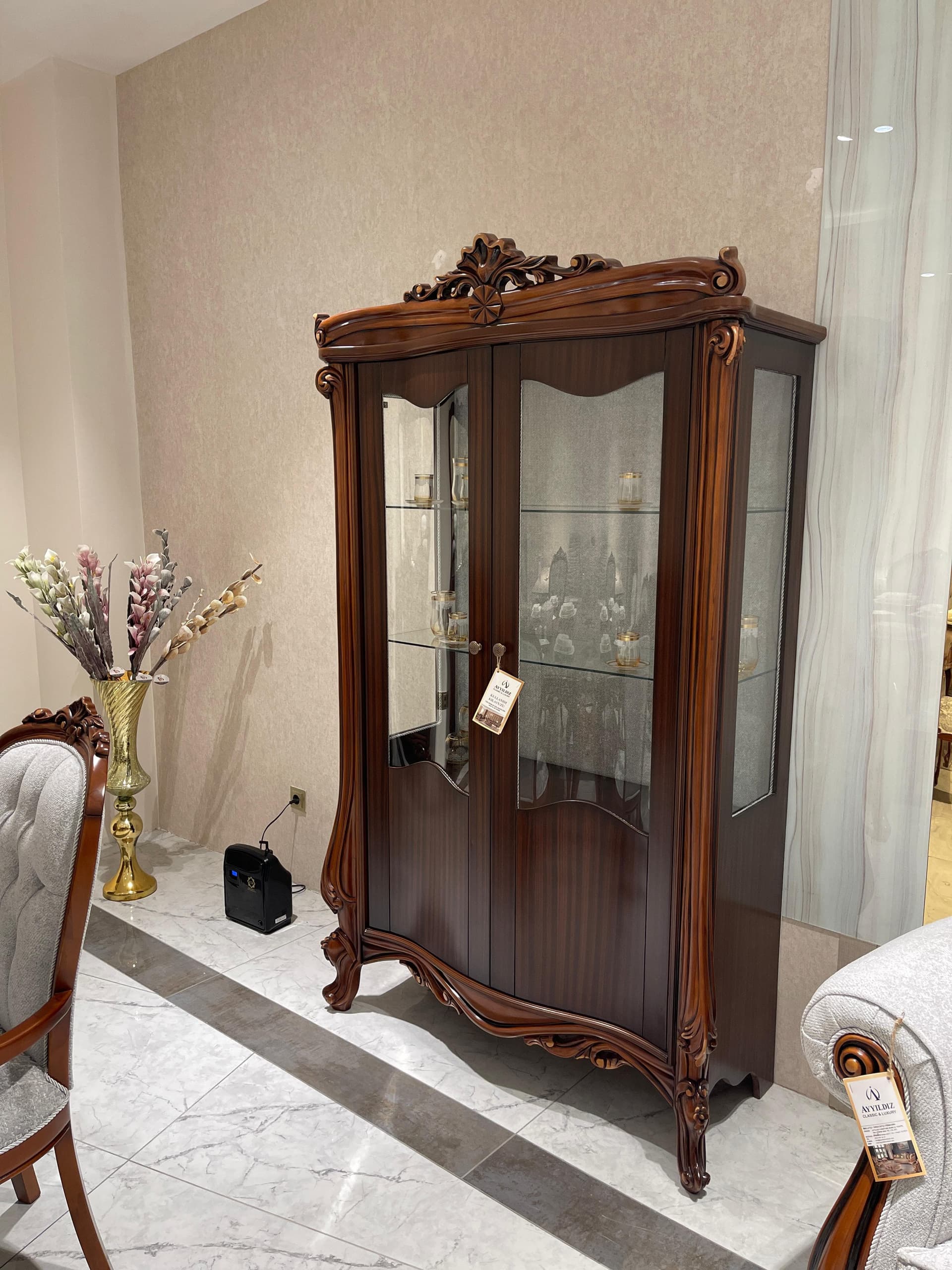 Sultan (Шкаф витрина)