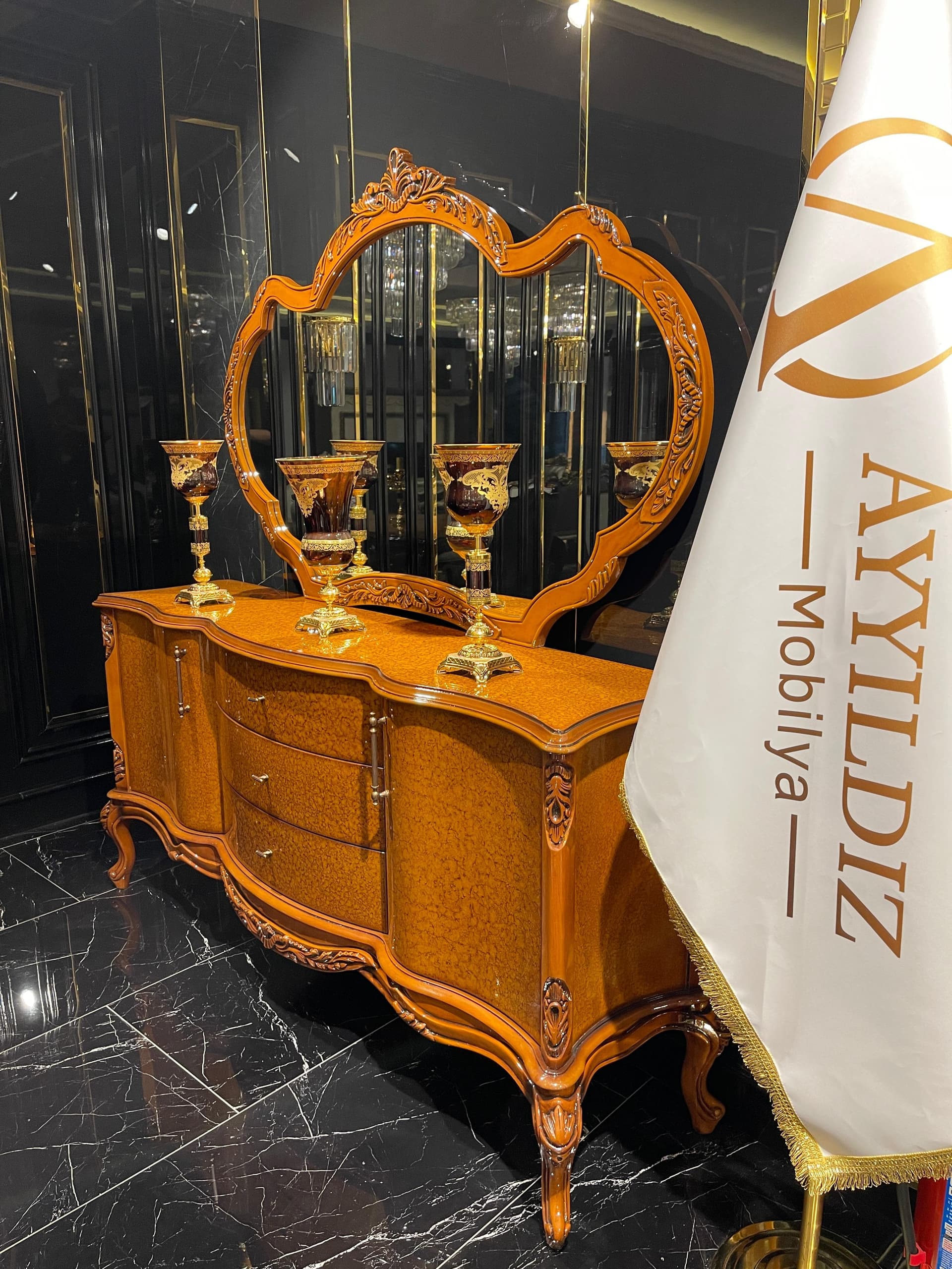 Ciragan (консоль c зеркалом)